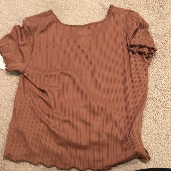 Ribbed brown v neck tshirt - Picture 3 of 3